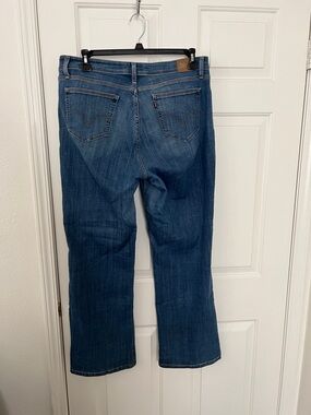 Women’s Levi’s Blue Denim Jeans -curvy boot cut size 16